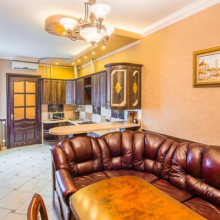 Beautiful Apartment D.Galytskogo Λβιβ Εξωτερικό φωτογραφία