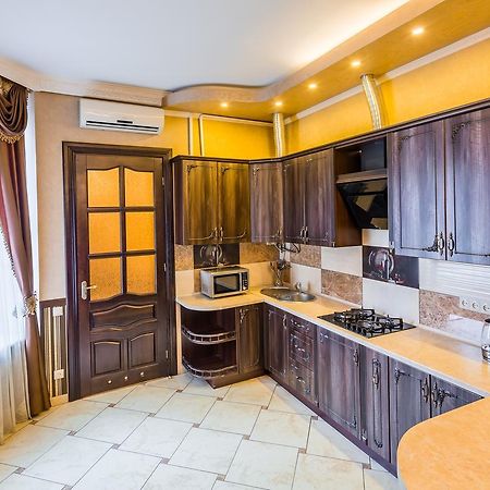 Beautiful Apartment D.Galytskogo Λβιβ Εξωτερικό φωτογραφία
